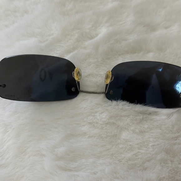 🕶️ Revo Sunglasses - Picture 3 of 8
